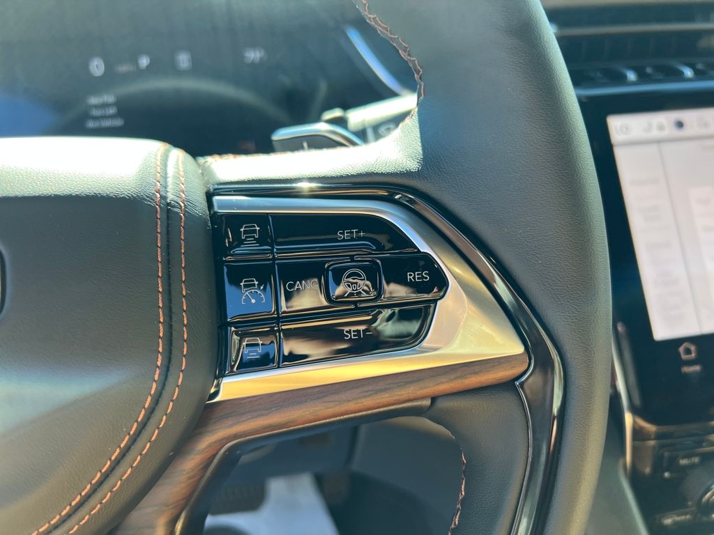 new 2025 Jeep Grand Cherokee car, priced at $57,990