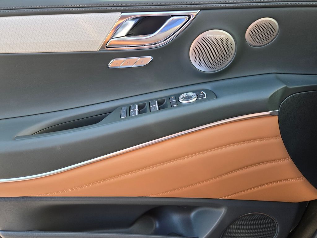 2027 Genesis GV80