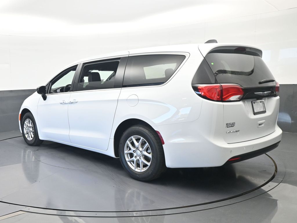 New 2026 Bright White Clearcoat Chrysler LX image 4