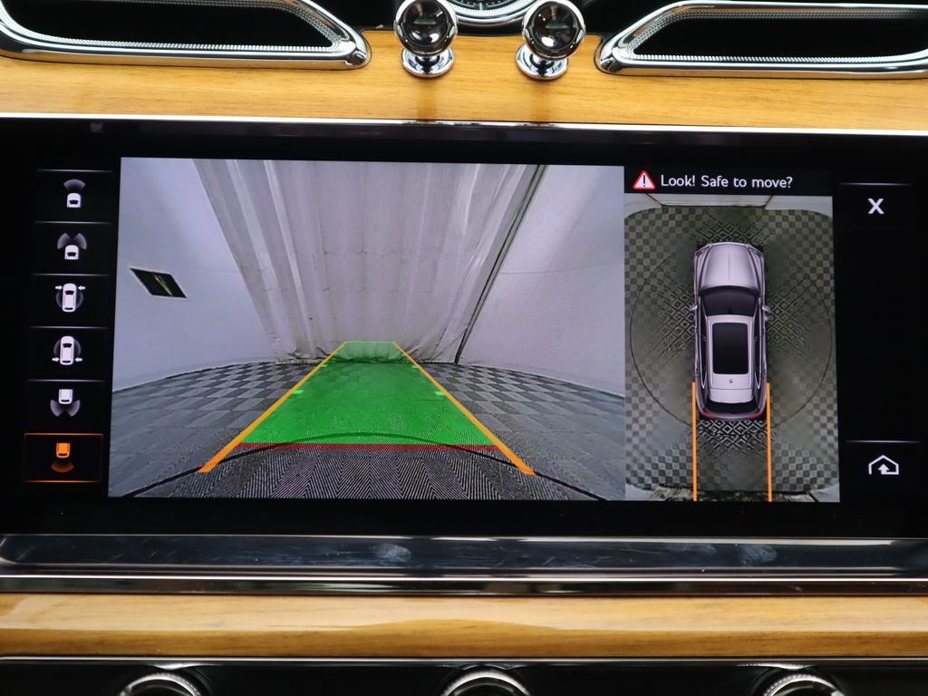 2021 Bentley Bentayga  16