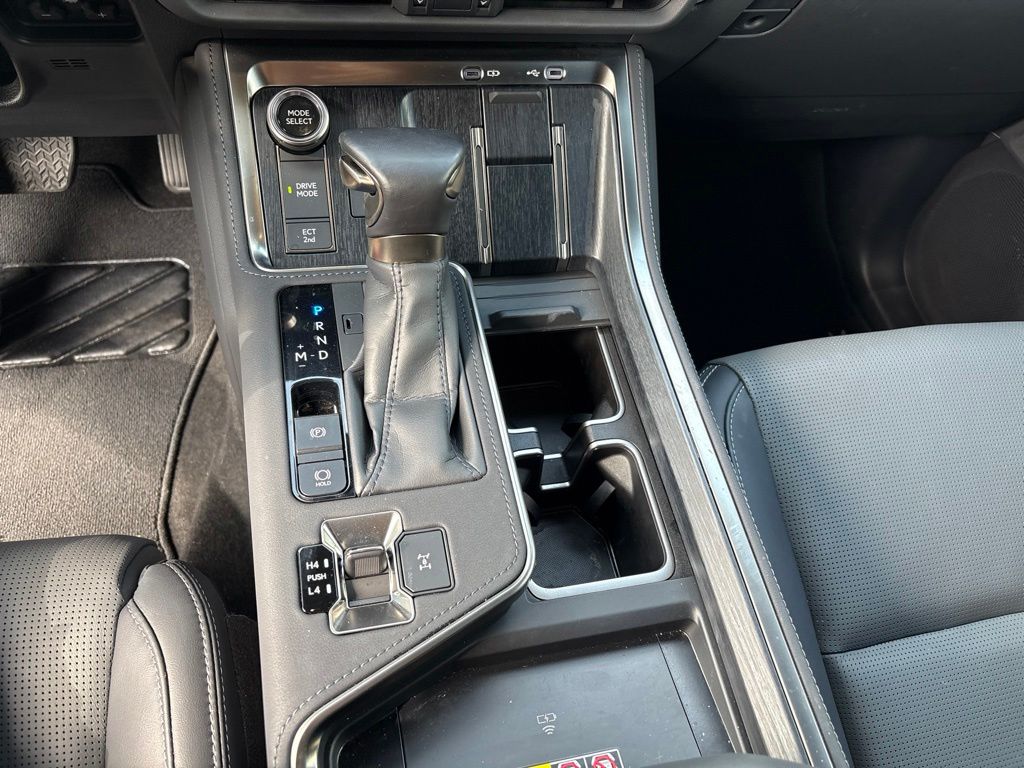 Thumbnail: 2025 Lexus GX - 17