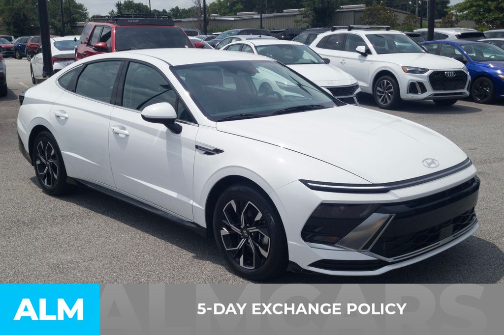 Certified Used 2025 White Hyundai SEL image 3