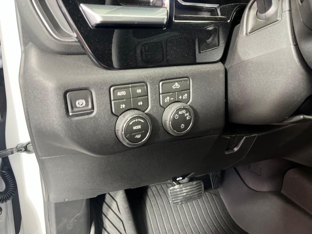 Thumbnail: 2026 Chevrolet Silverado 1500 - 27