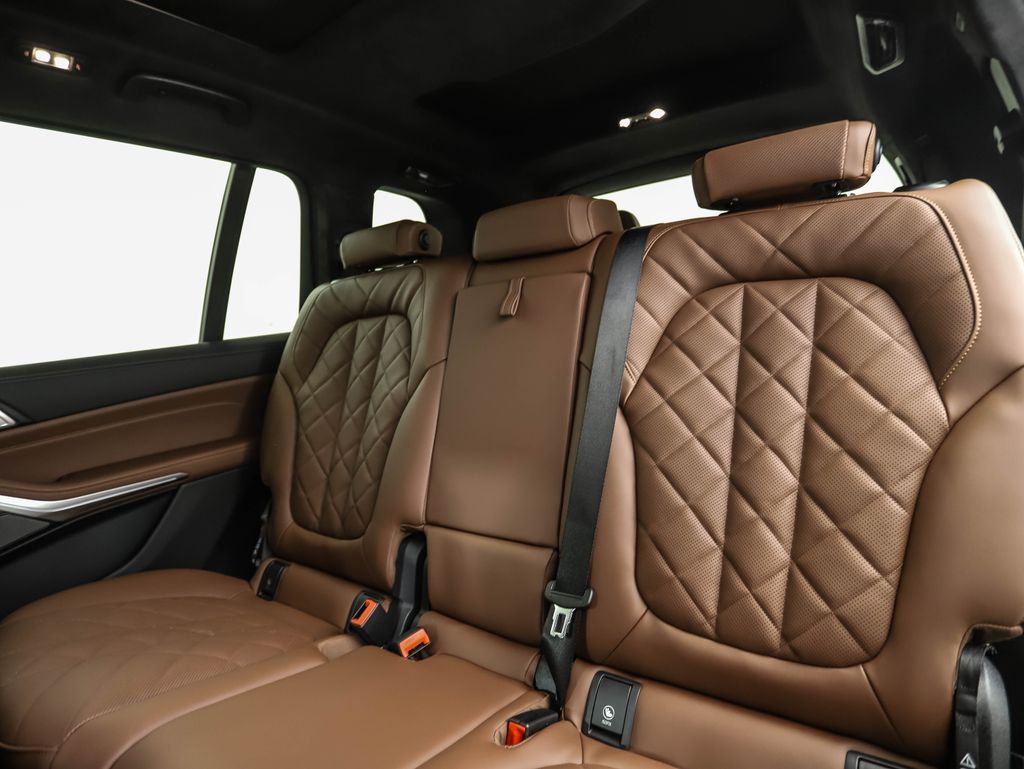 Thumbnail: 2026 BMW X7 - 23