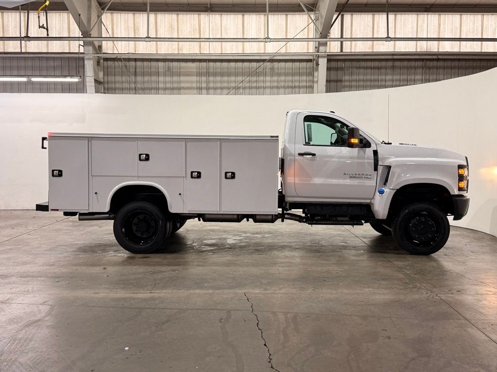 2025 Chevrolet Silverado 5500HD 