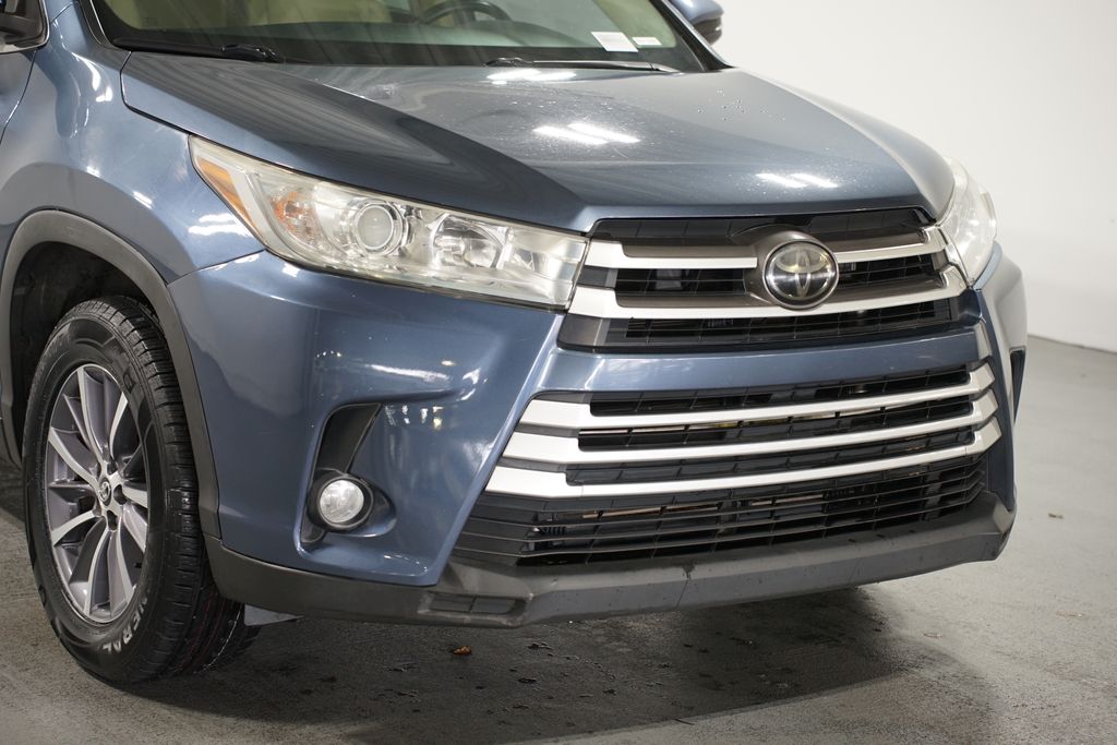 Thumbnail: 2019 Toyota Highlander - 4