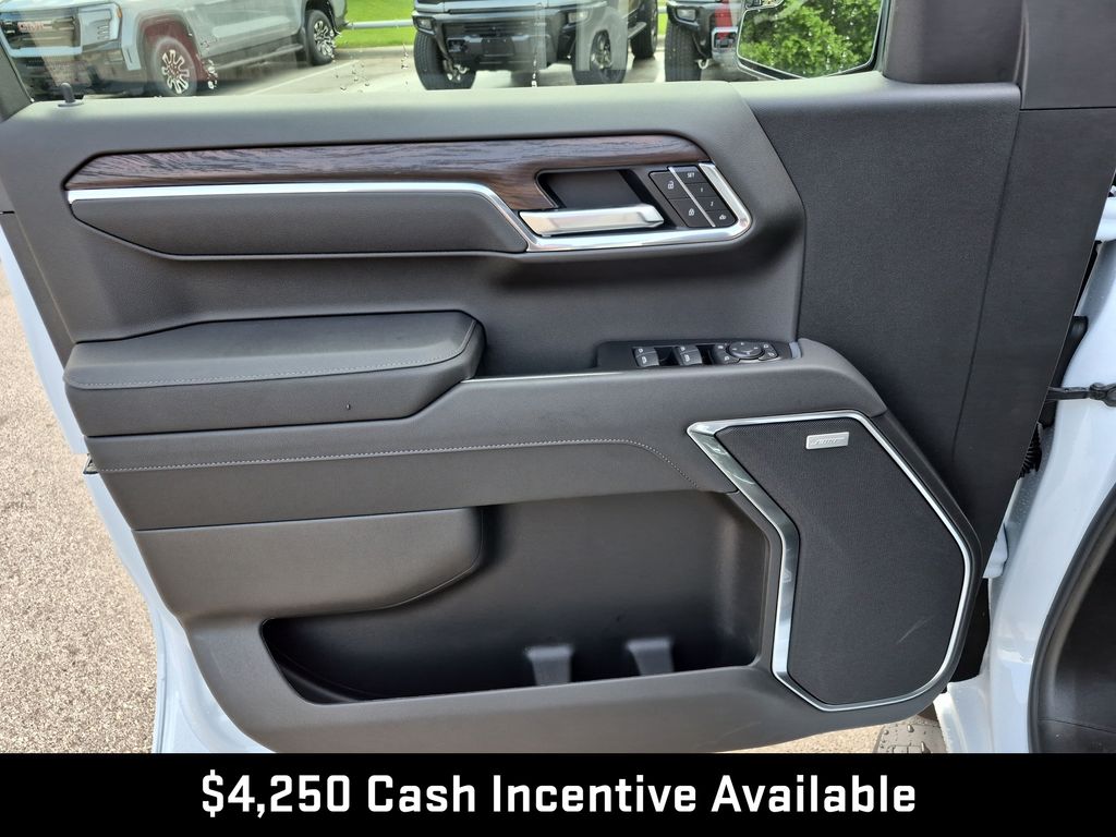 New 2026 White GMC SLT image 19