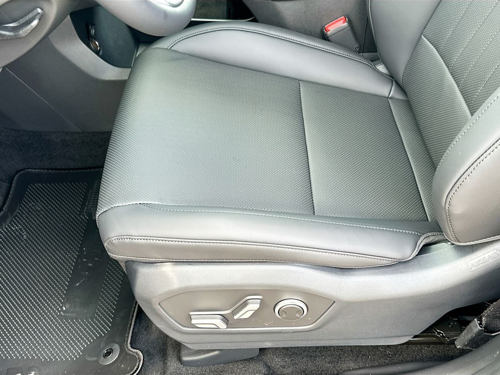 2025 Hyundai Santa Fe SEL 19