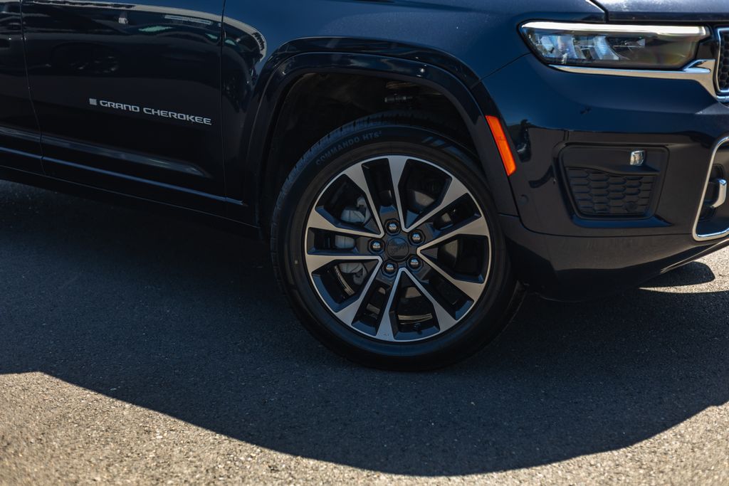 2024 Jeep Grand Cherokee Overland thumbnail 4