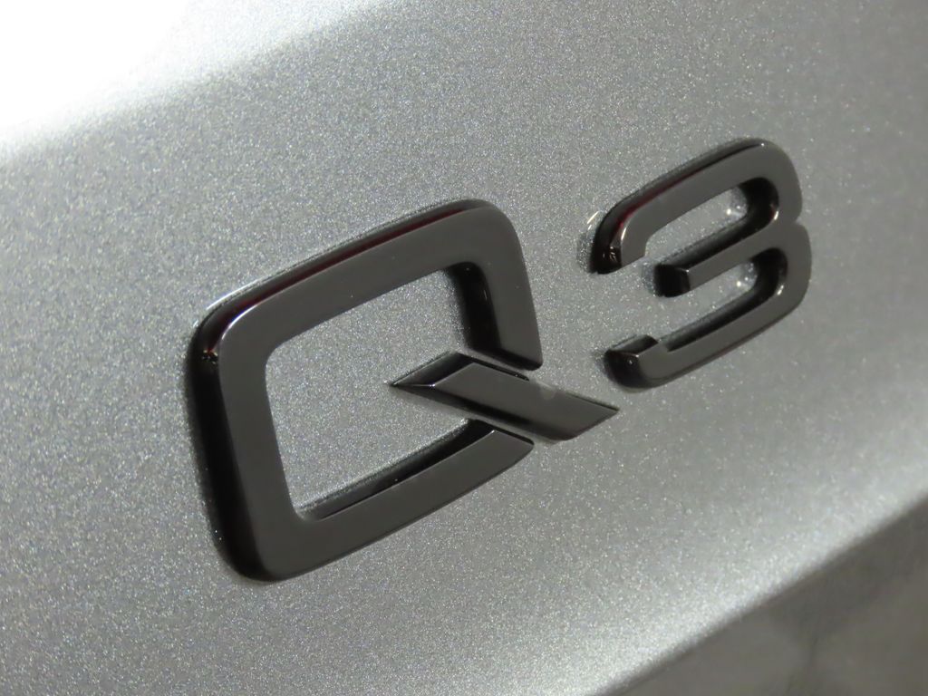 Thumbnail: 2025 Audi Q3 - 9