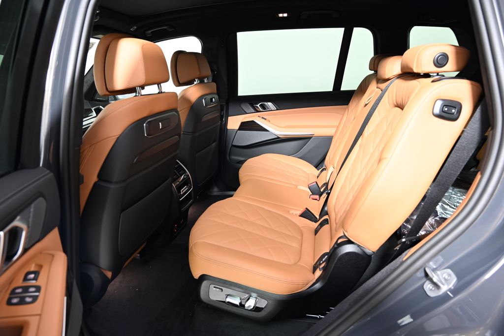 Thumbnail: 2026 BMW X7 - 24