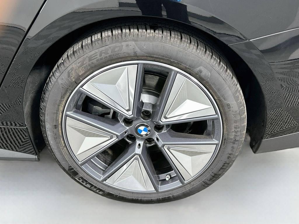 Thumbnail: 2026 BMW i4 - 23