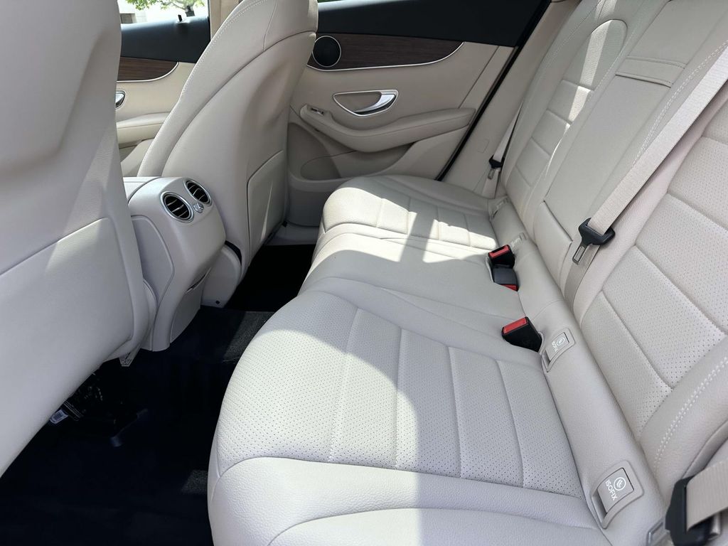 2021 Mercedes-Benz GLC 300 25