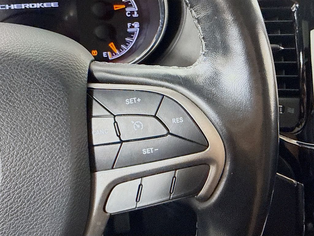 Thumbnail: 2020 Jeep Grand Cherokee - 12