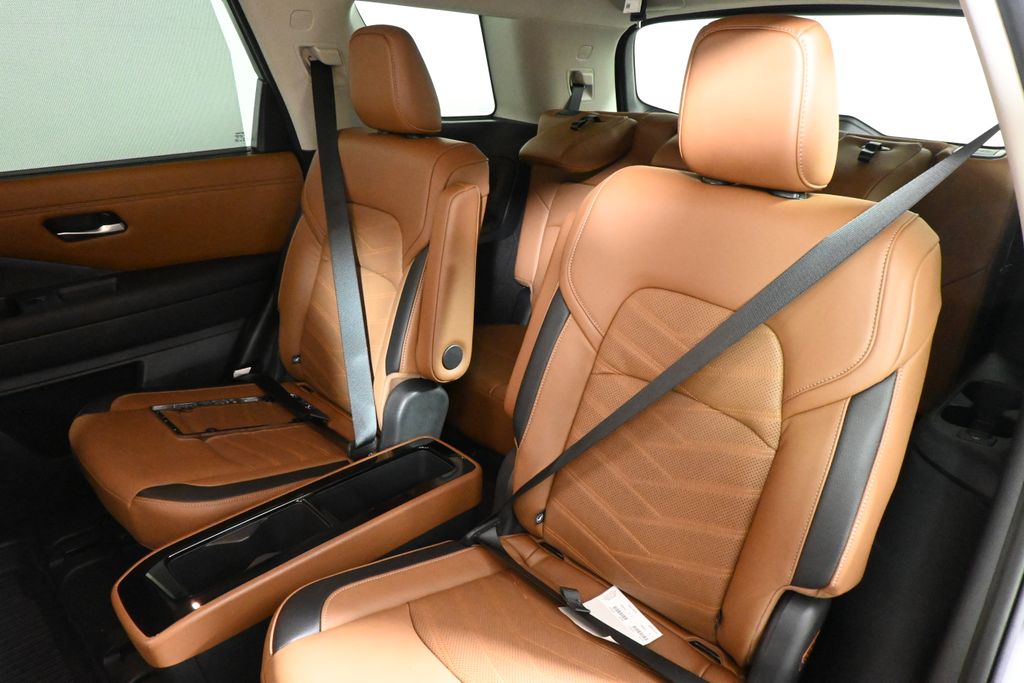 Thumbnail: 2023 Nissan Pathfinder - 4