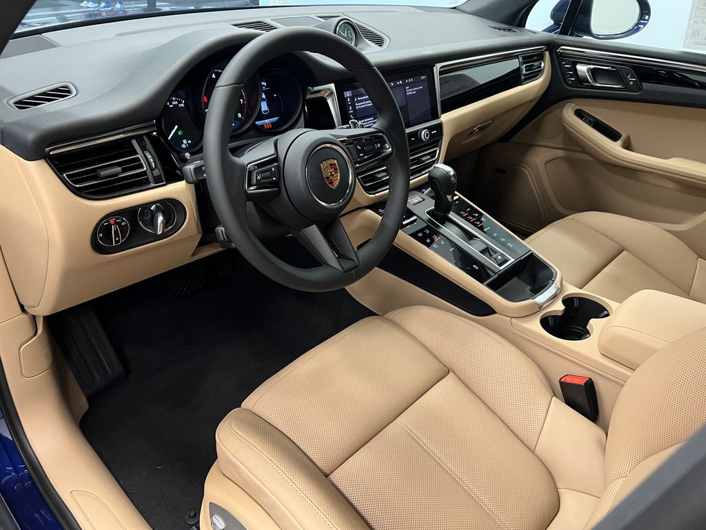 Thumbnail: 2026 Porsche Macan - 4