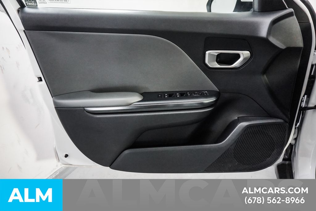 Used 2025 White Kia LXS image 42