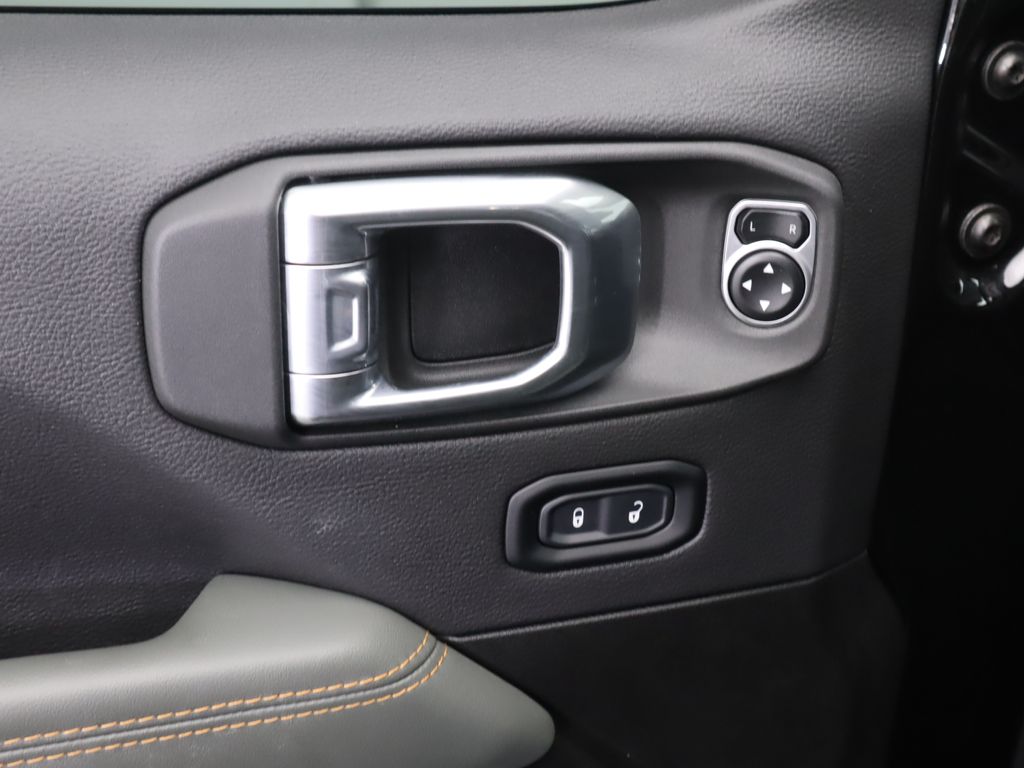 Thumbnail: 2024 Jeep Gladiator - 23