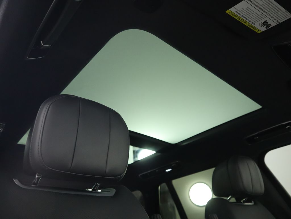 2023 Land Rover Range Rover SE 19