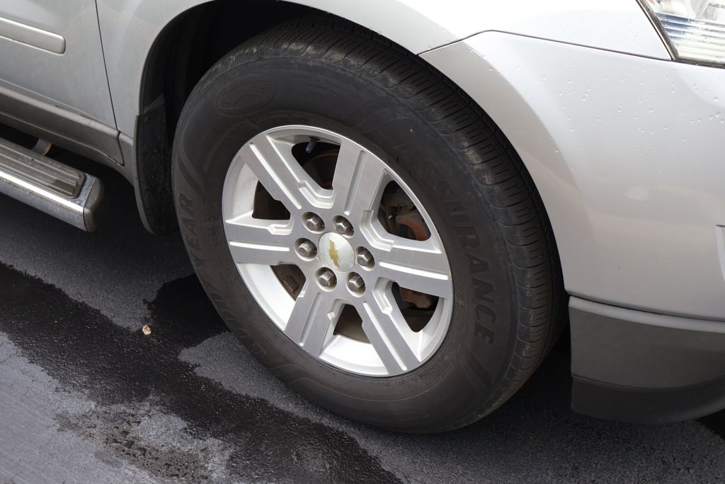 Thumbnail: 2011 Chevrolet Traverse - 8