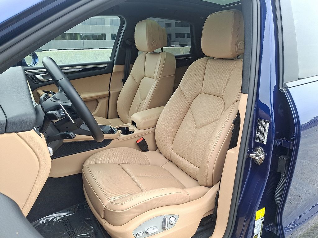 Thumbnail: 2025 Porsche Macan - 5