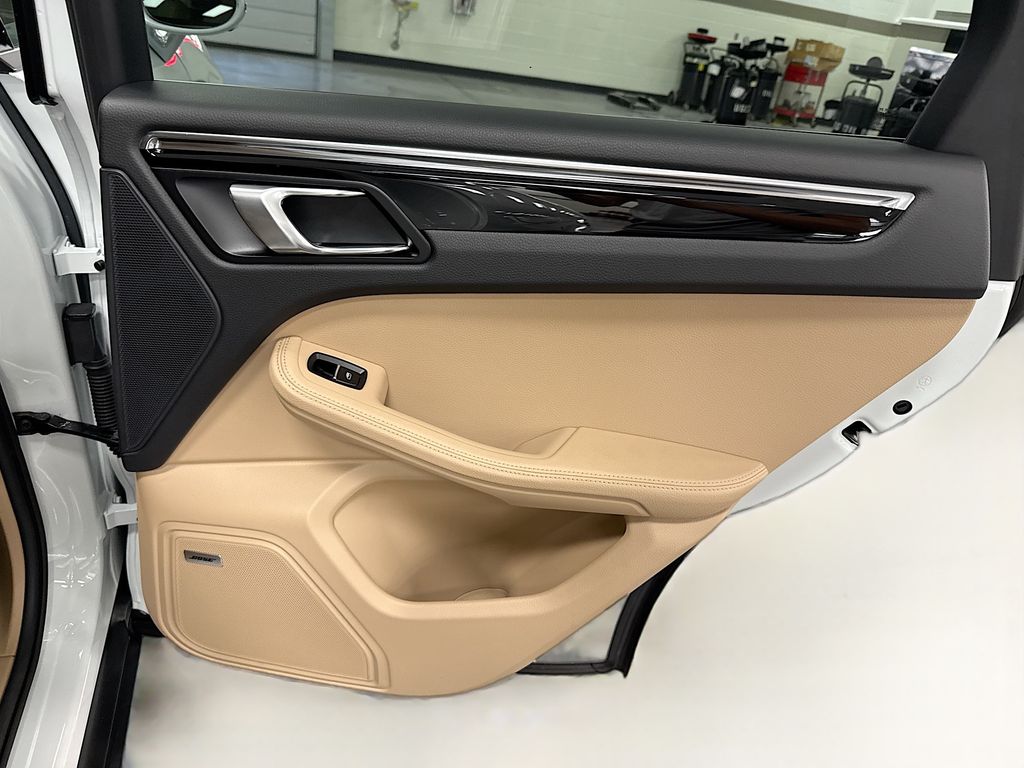 Thumbnail: 2025 Porsche Macan - 27