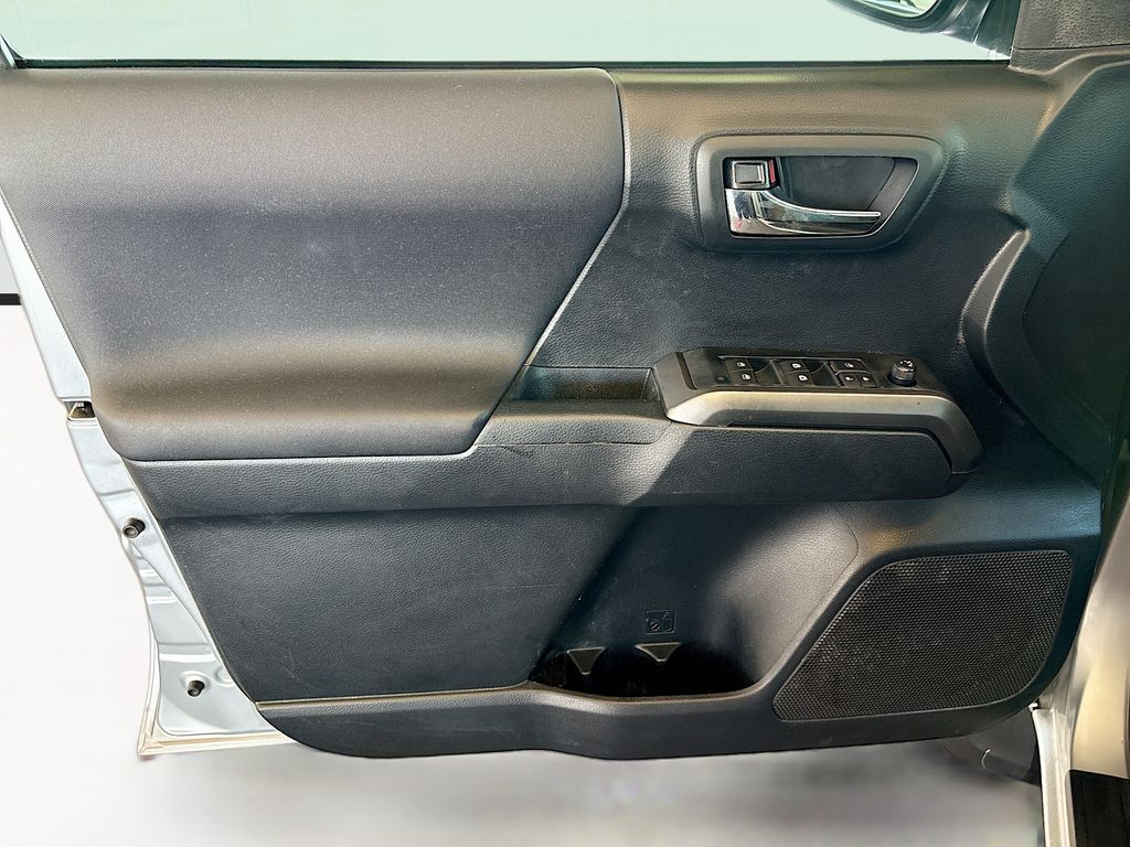 Thumbnail: 2019 Toyota Tacoma - 23