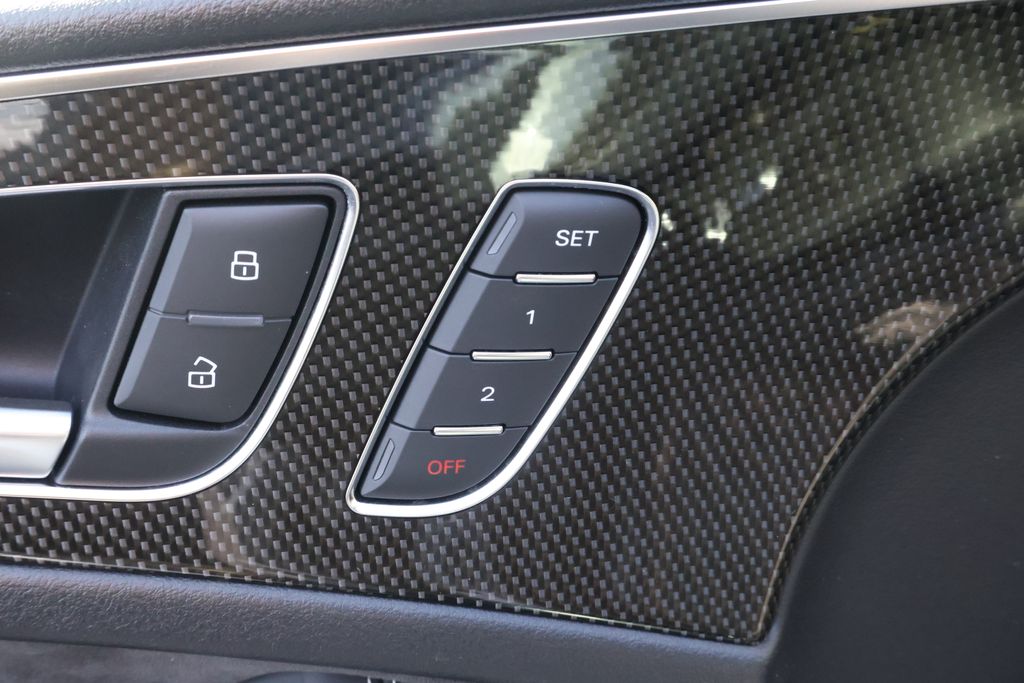 Thumbnail: 2016 Audi S6 - 16