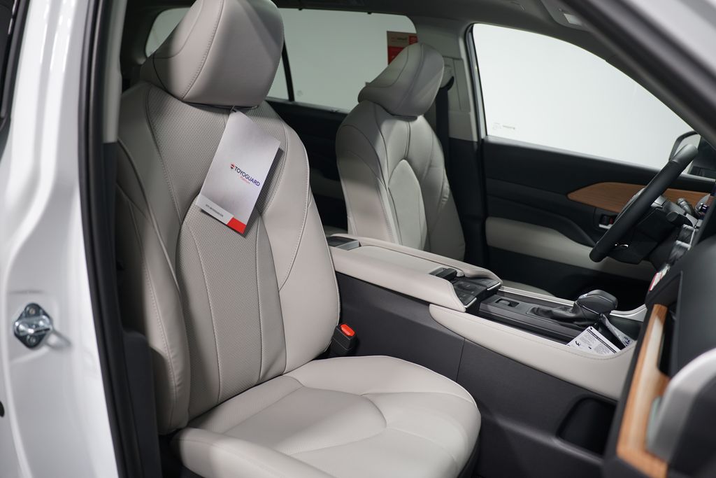 2025 Toyota Grand Highlander Limited 29