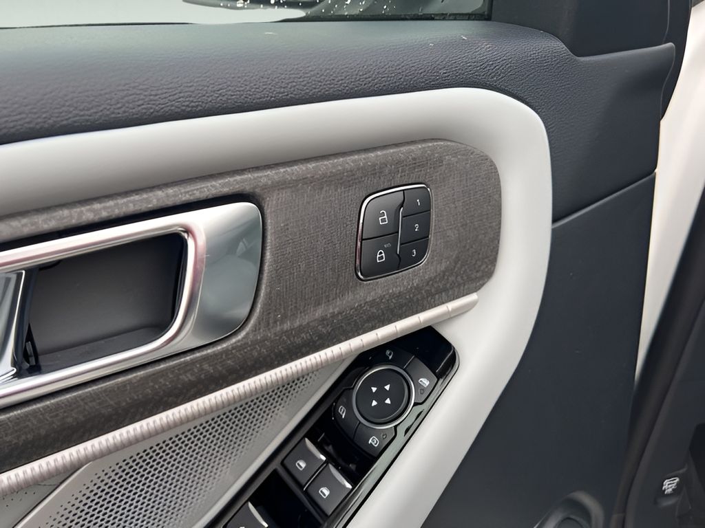 2025 Ford Explorer