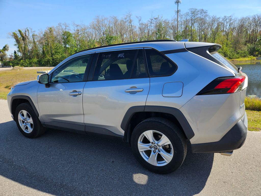 2021 Toyota RAV4 XLE 3