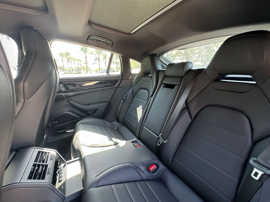Thumbnail: 2025 Porsche Panamera - 30