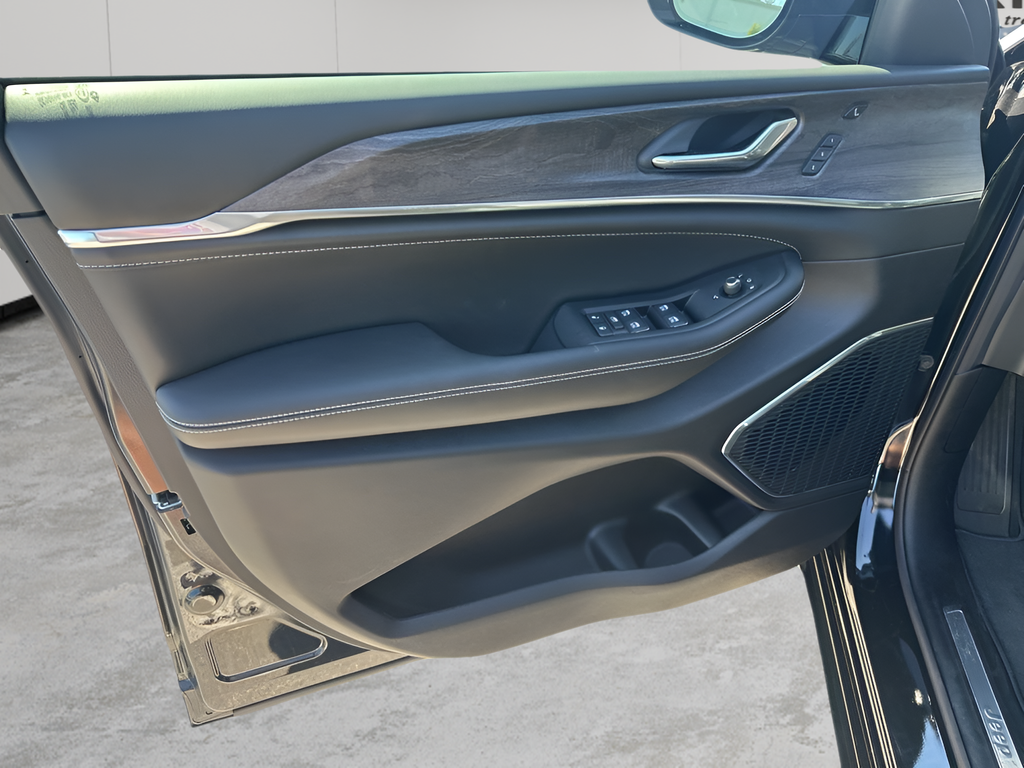 New Car 2025 Jeep Grand Cherokee L  Overland For Sale Under $70,000 In Austin, Texas