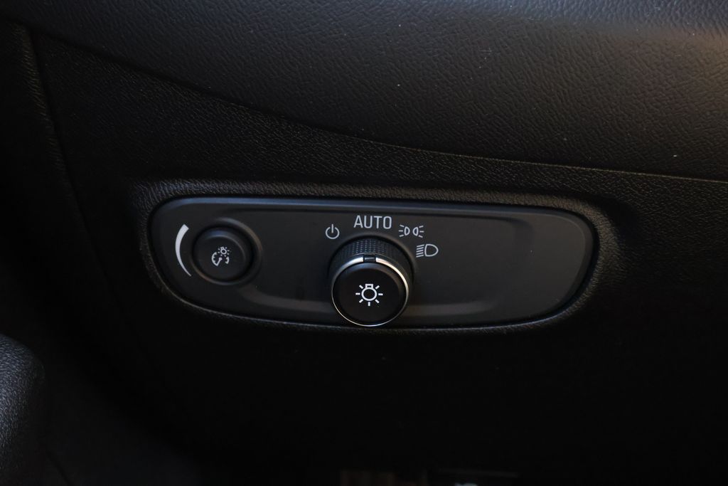 Thumbnail: 2019 Chevrolet Equinox - 32