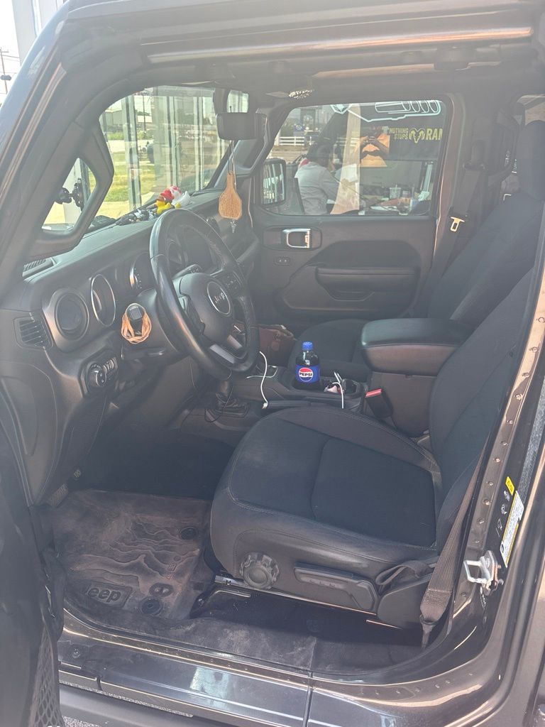  2022 Jeep Gladiator Willys Crew Cab 4WD   