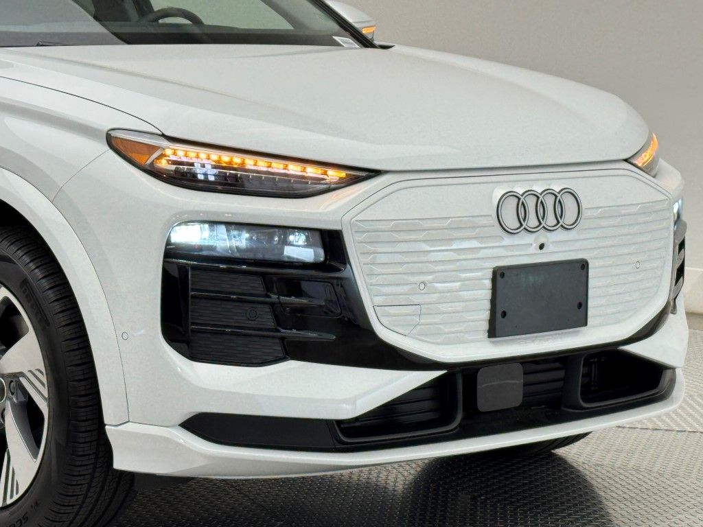 2025 Audi e-tron Premium 3