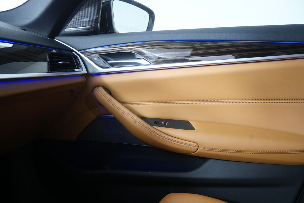 Thumbnail: 2023 BMW 5 Series - 26