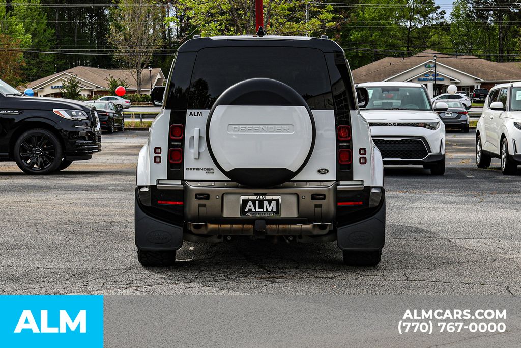 Used 2022 White Land Rover X-Dynamic SE image 11
