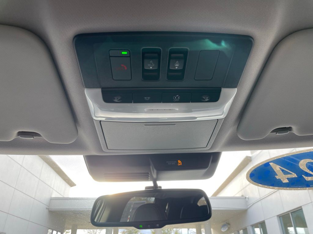 Thumbnail: 2024 Mitsubishi Outlander - 15