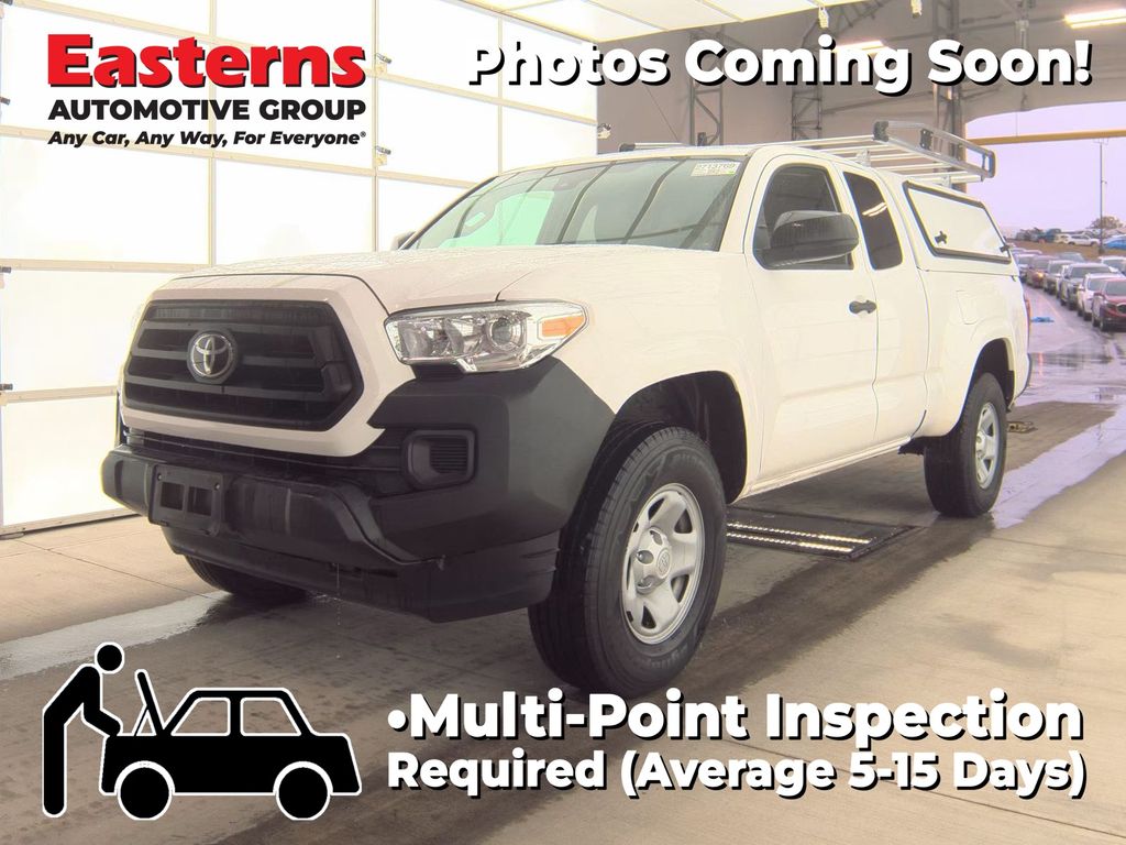 2022 Toyota Tacoma SR's photo