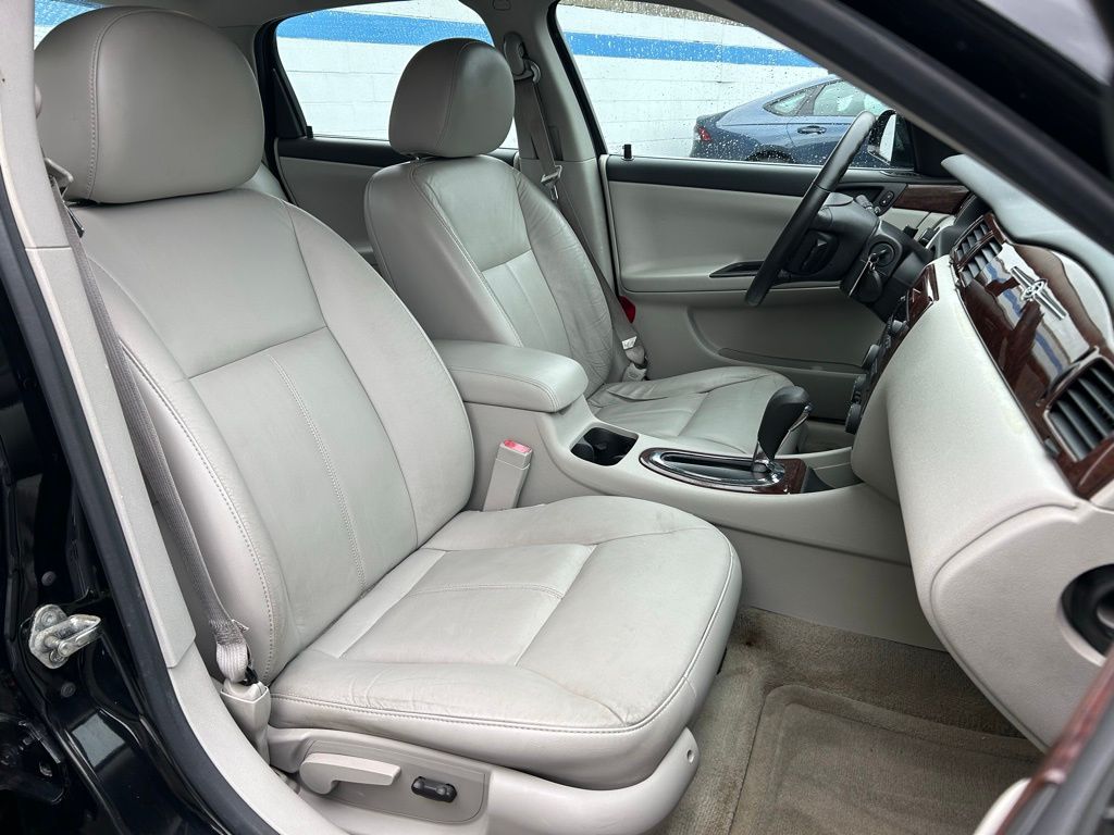 2011 Chevrolet Impala LTZ 22