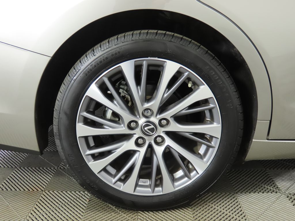 Thumbnail: 2019 Lexus ES - 31