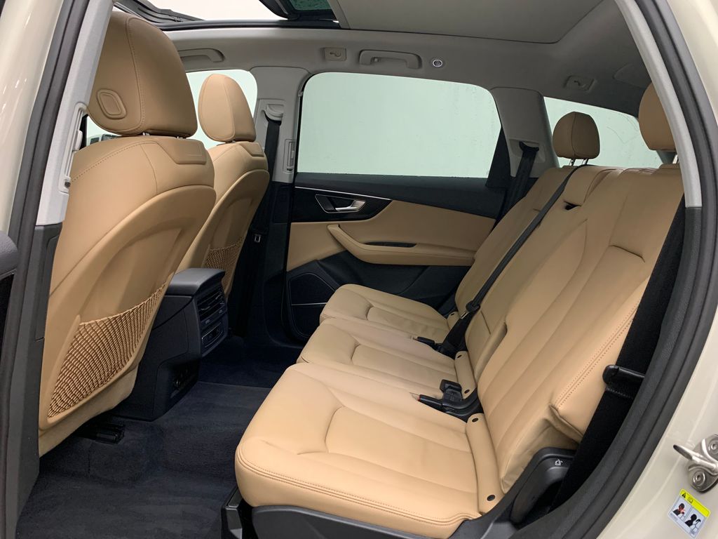 Thumbnail: 2023 Audi Q7 - 17