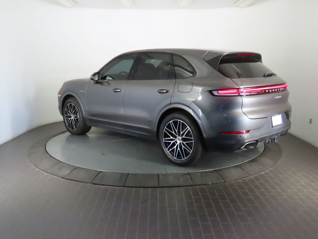 Thumbnail: 2025 Porsche Cayenne - 3