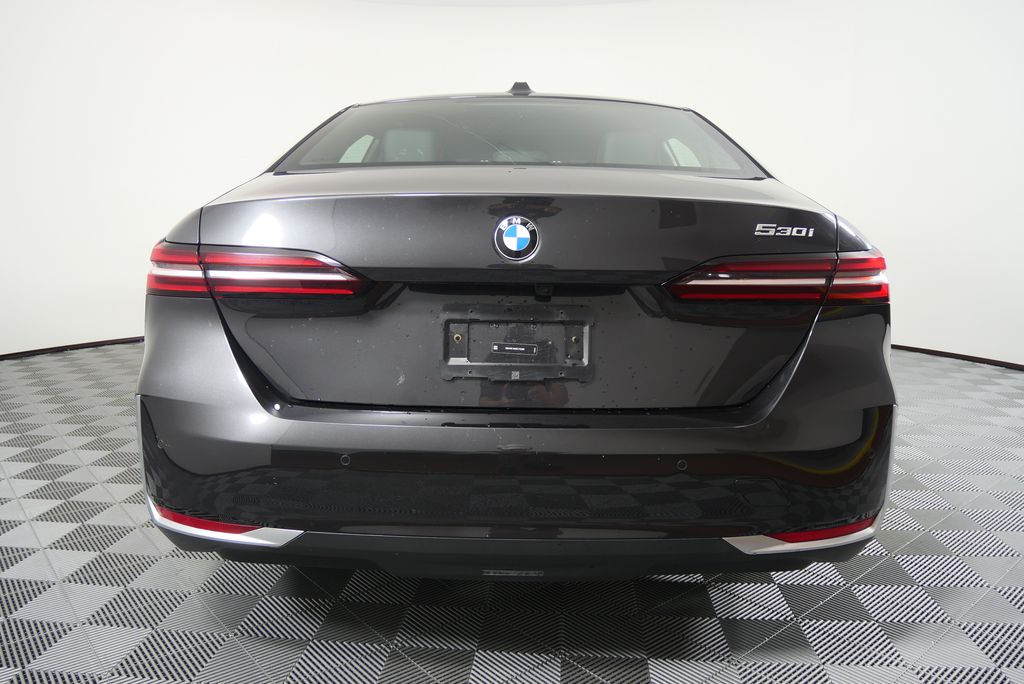 Thumbnail: 2025 BMW 5 Series - 4
