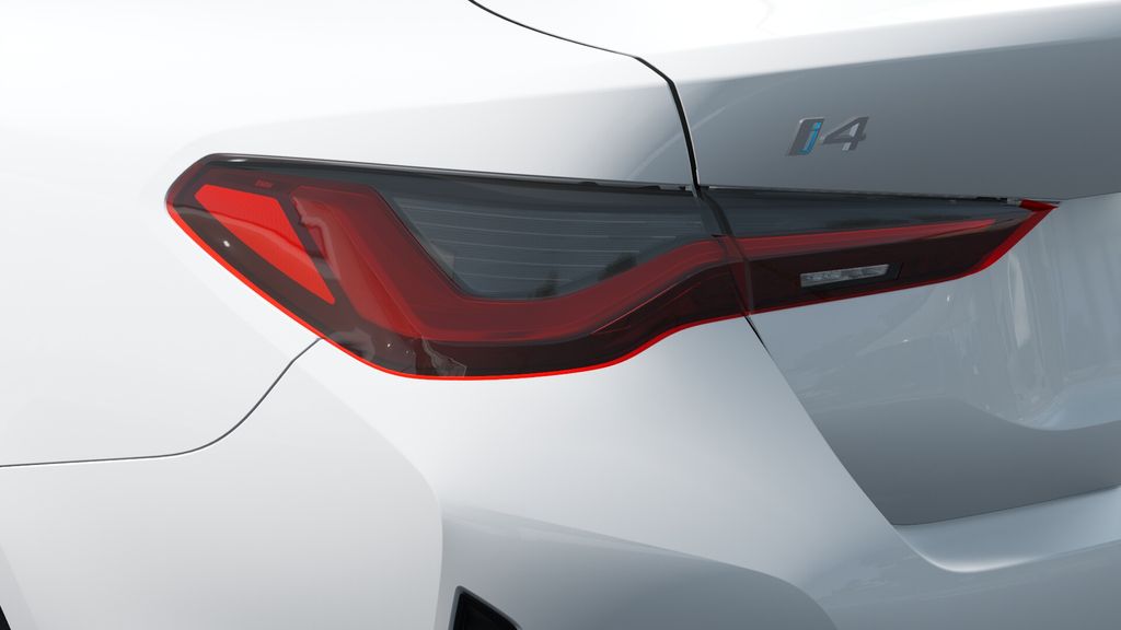 2025 BMW i4 eDrive40 32