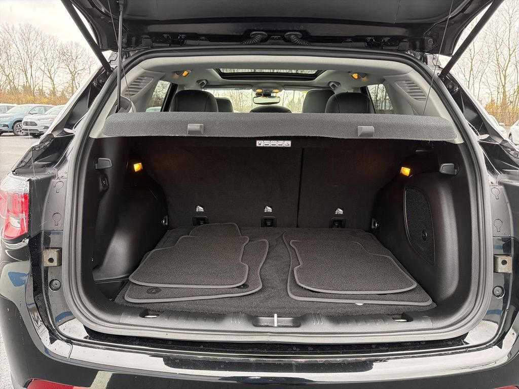 Thumbnail: 2022 Jeep Compass - 22