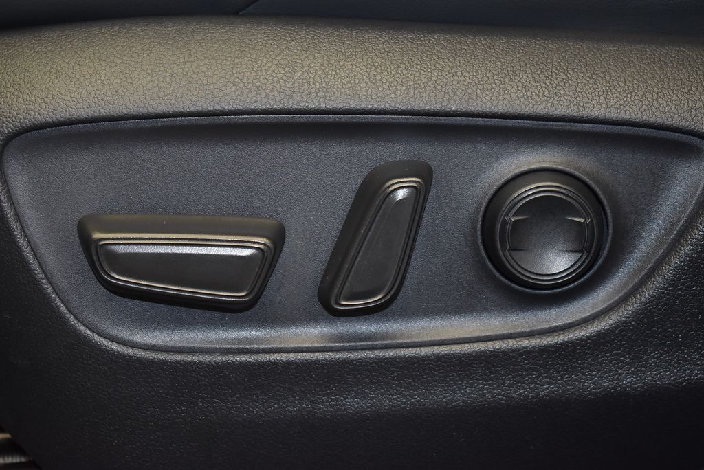 Thumbnail: 2019 Toyota RAV4 - 13