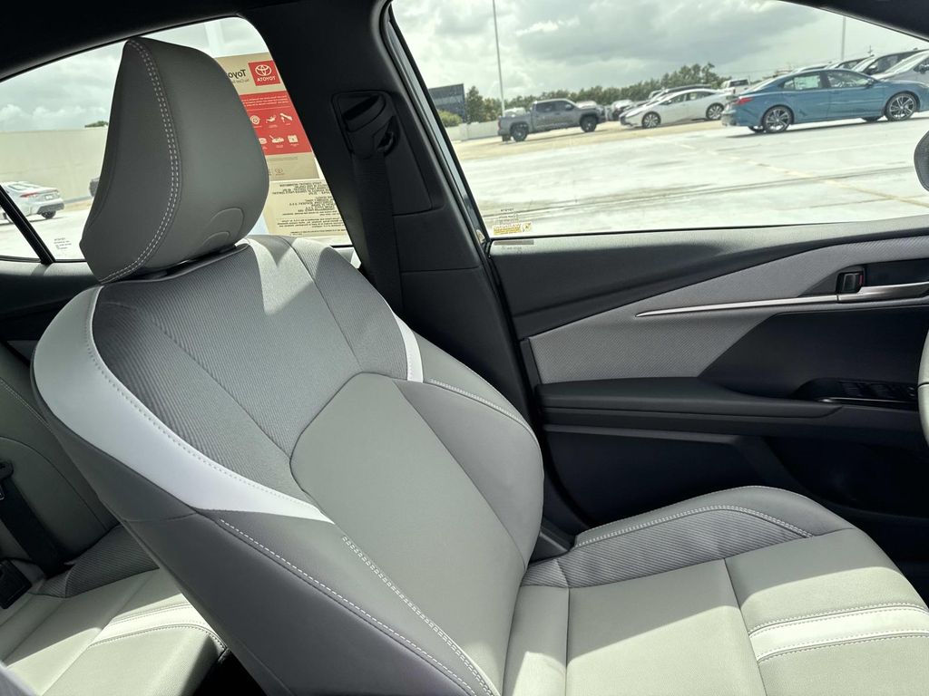 2026 Toyota Camry SE - 9