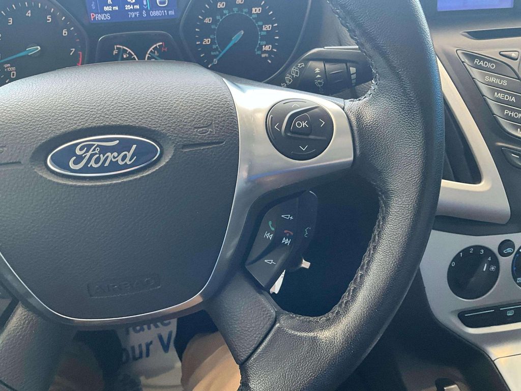 Used 2013 Race Red Ford SE image 12